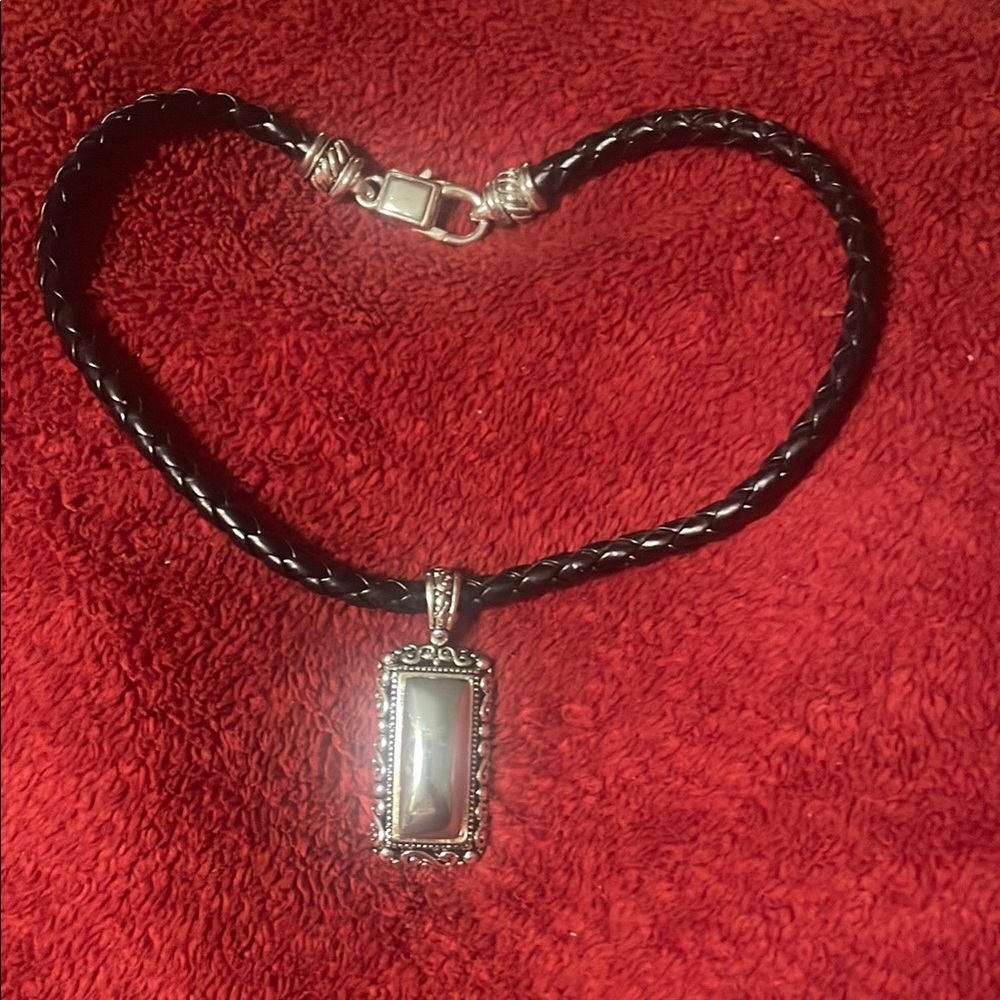 Elegant Black and Silver Pendant Necklace